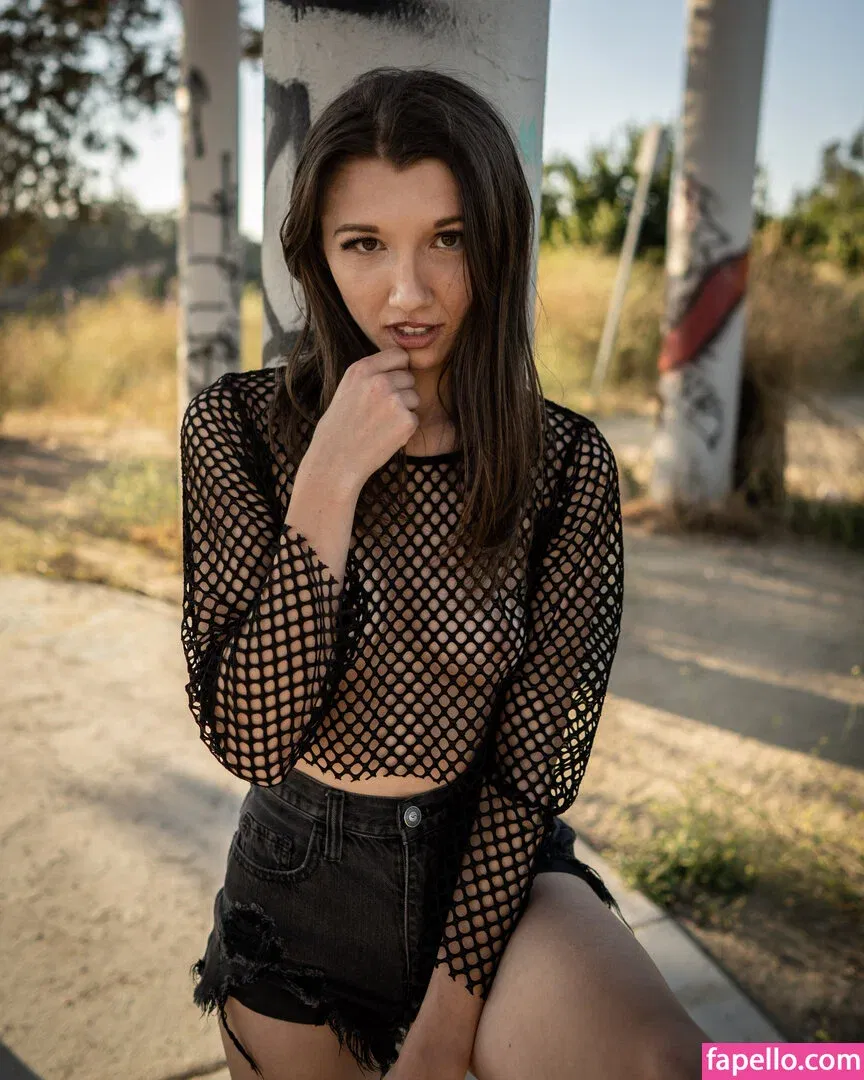 Maya Woulfe / mayawoulfe Onlyfans Photo Gallery 