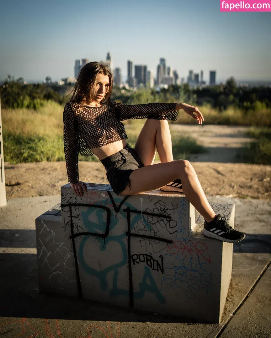 Maya Woulfe / mayawoulfe Onlyfans Photo Gallery 