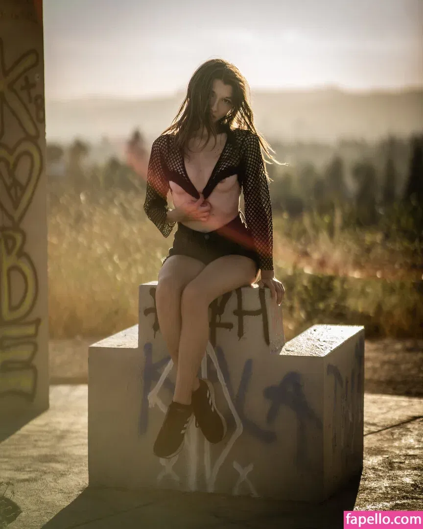 Maya Woulfe / mayawoulfe Onlyfans Photo Gallery 