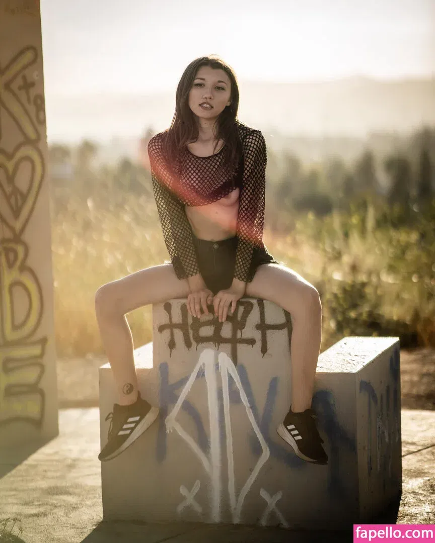 Maya Woulfe / mayawoulfe Onlyfans Photo Gallery 