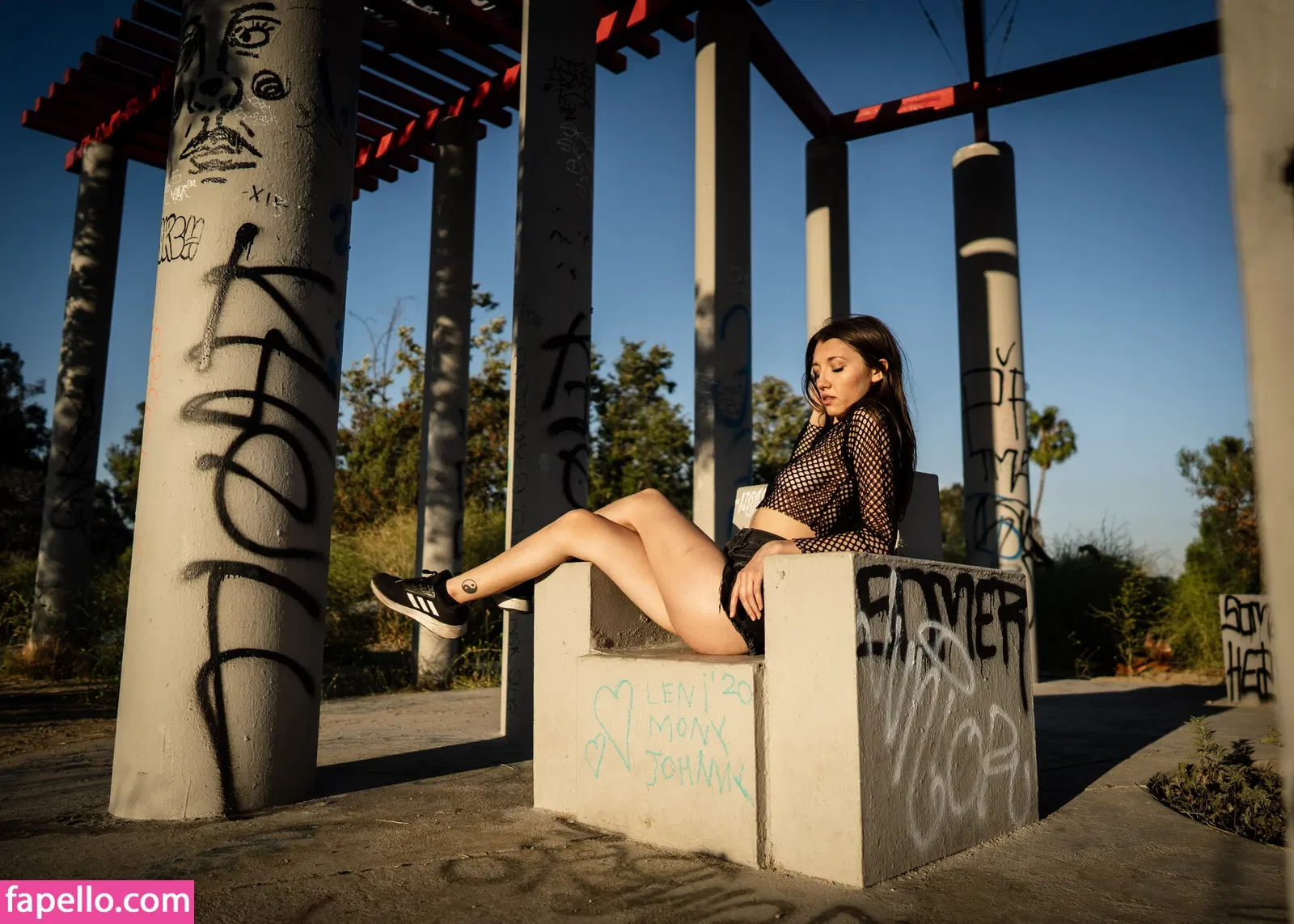 Maya Woulfe / mayawoulfe Onlyfans Photo Gallery 