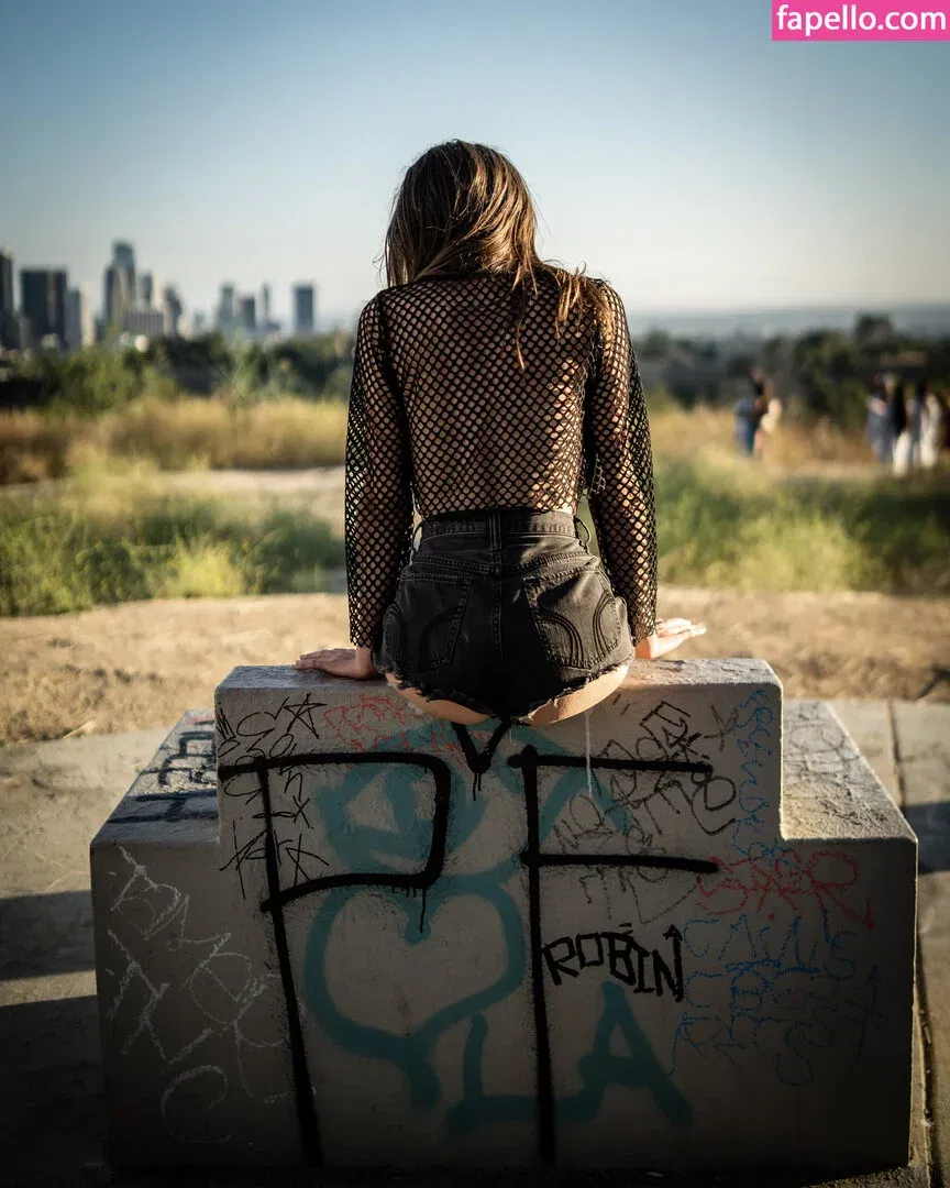 Maya Woulfe / mayawoulfe Onlyfans Photo Gallery 