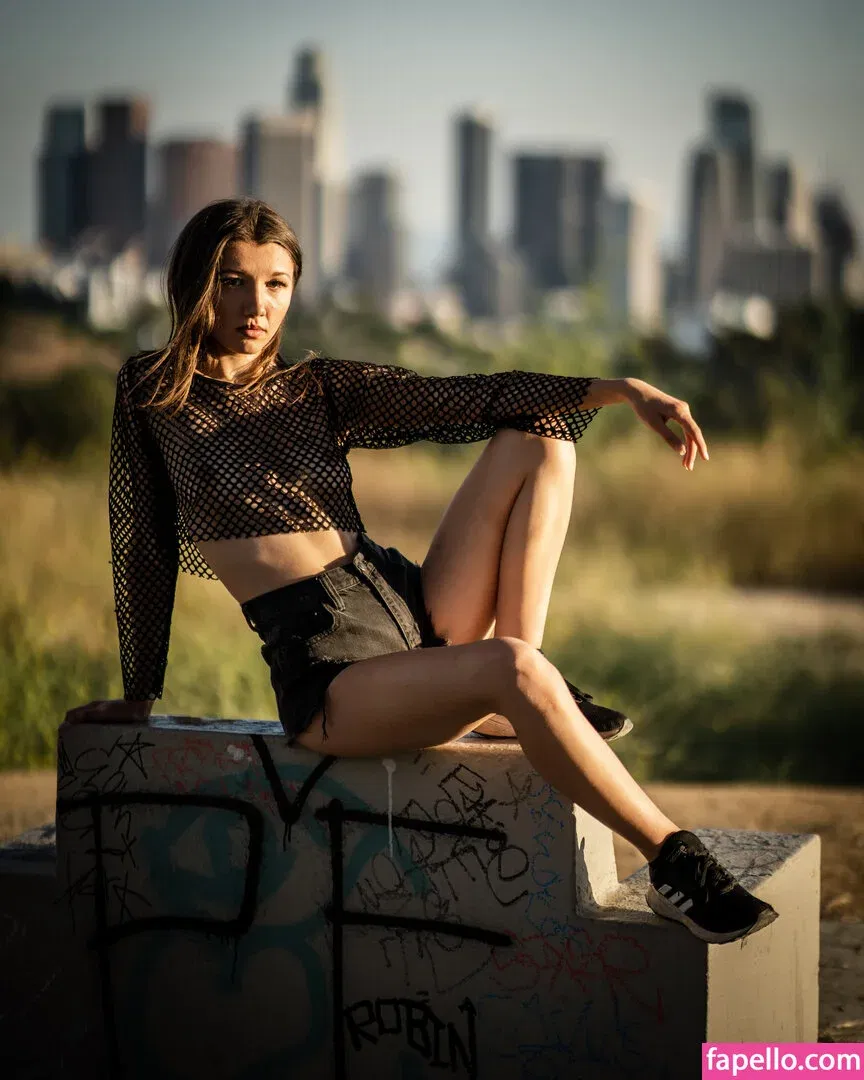 Maya Woulfe / mayawoulfe Onlyfans Photo Gallery 