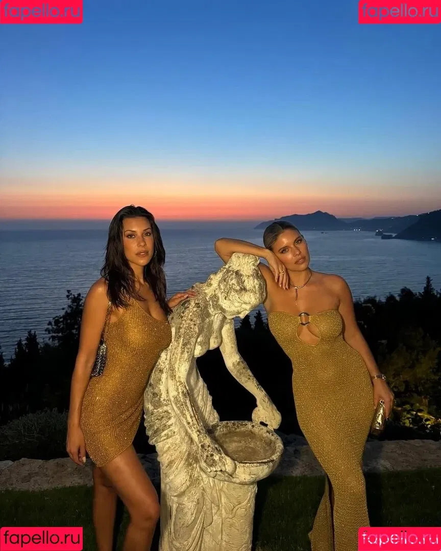 Devin Brugman / Natasha Oakley / devinbrugman Onlyfans Photo Gallery 