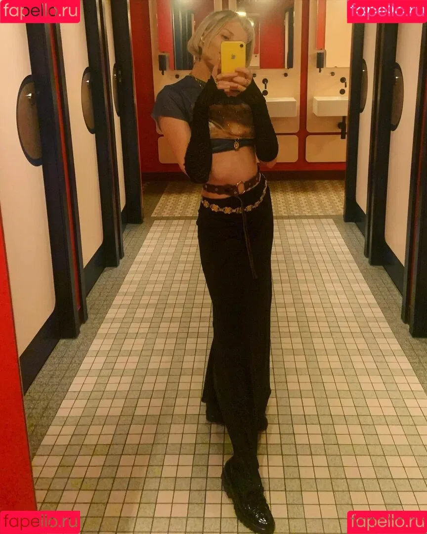 Aurora Aksnes / auroramusic / singer Onlyfans Photo Gallery 