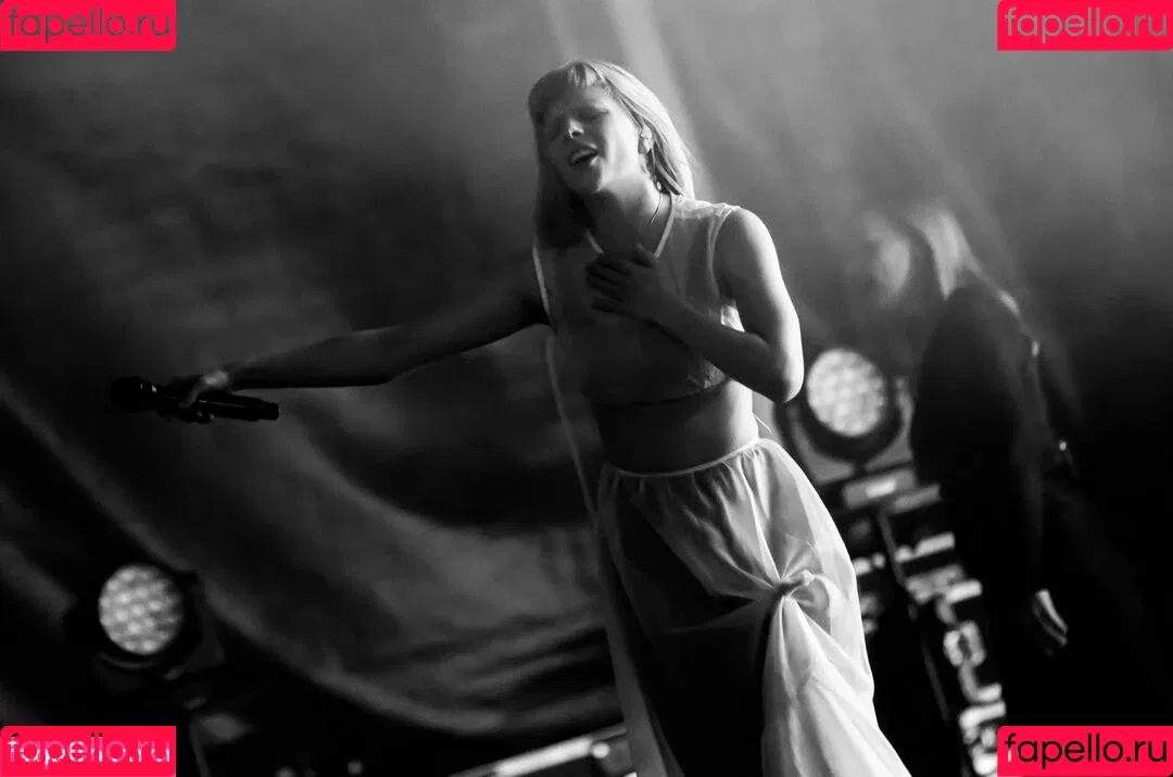 Aurora Aksnes / auroramusic / singer Onlyfans Photo Gallery 