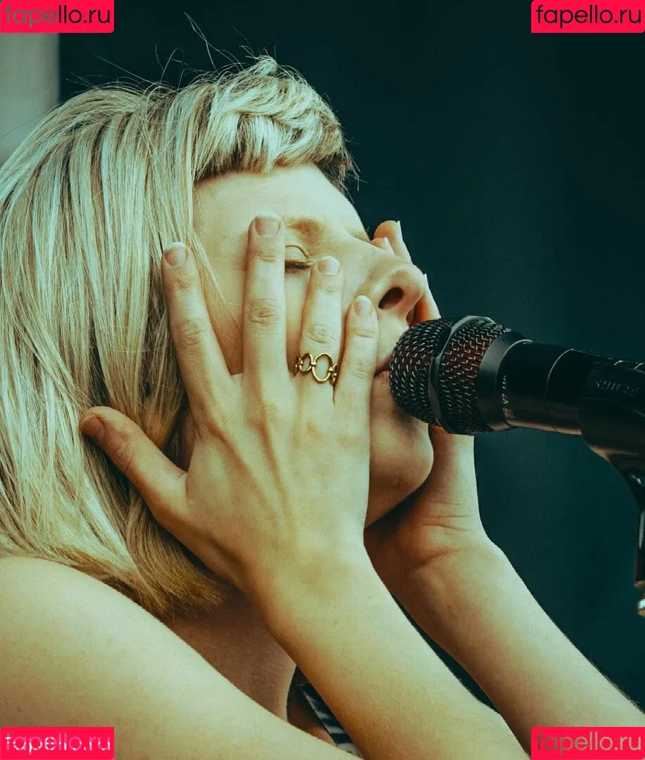 Aurora Aksnes / auroramusic / singer Onlyfans Photo Gallery 