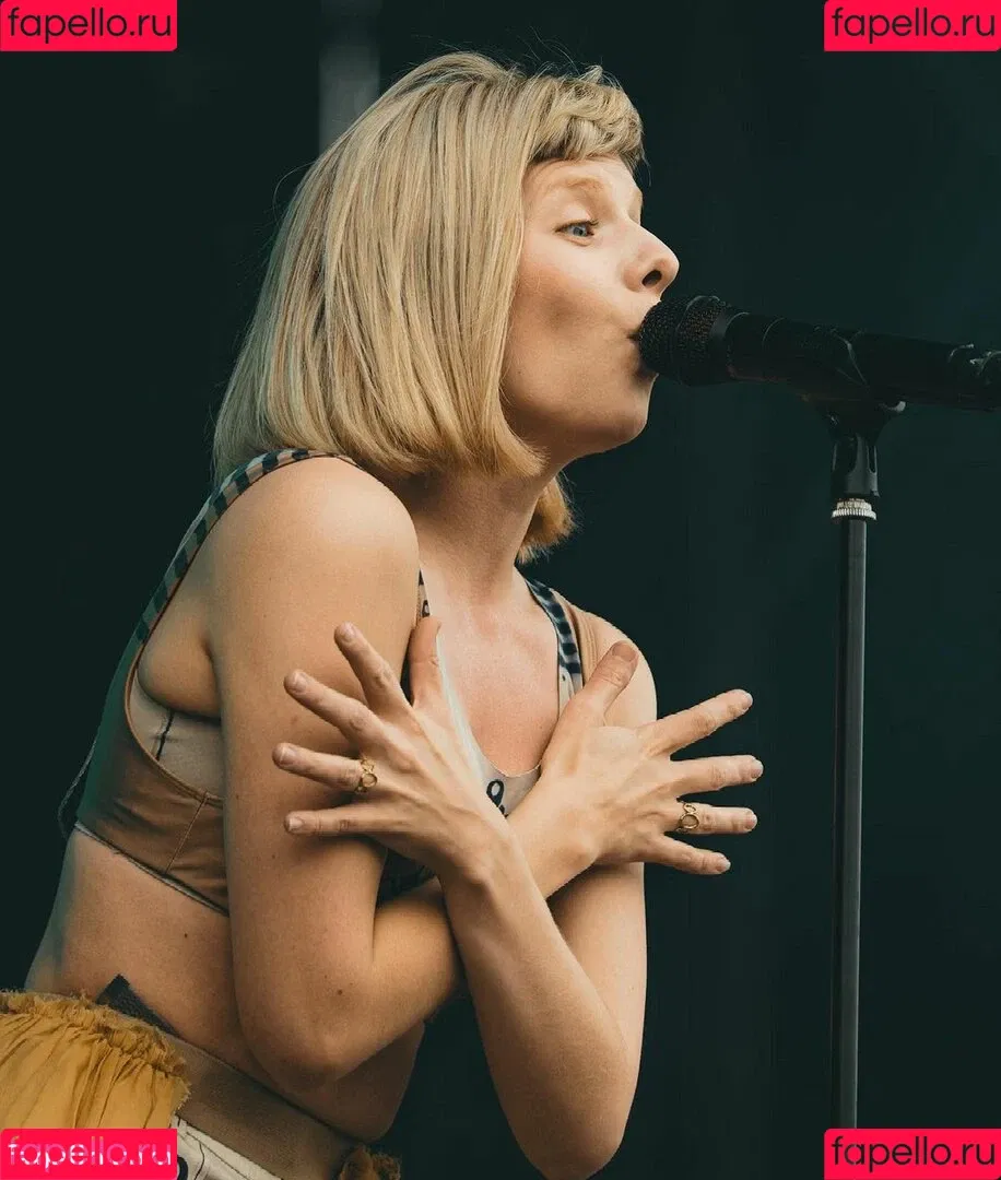 Aurora Aksnes / auroramusic / singer Onlyfans Photo Gallery 