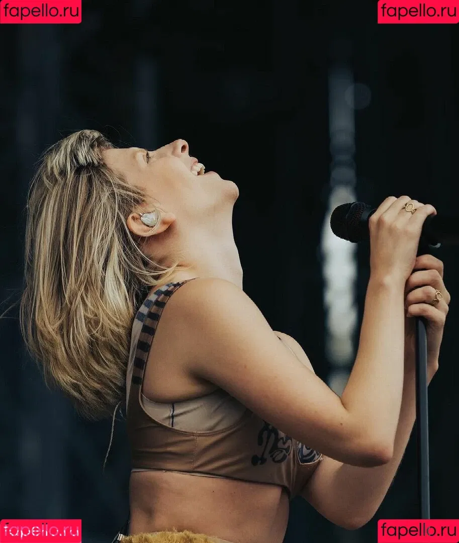 Aurora Aksnes / auroramusic / singer Onlyfans Photo Gallery 
