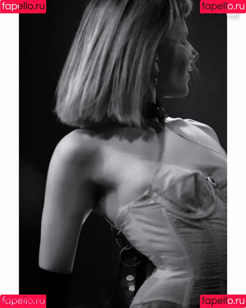Aurora Aksnes / auroramusic / singer Onlyfans Photo Gallery 
