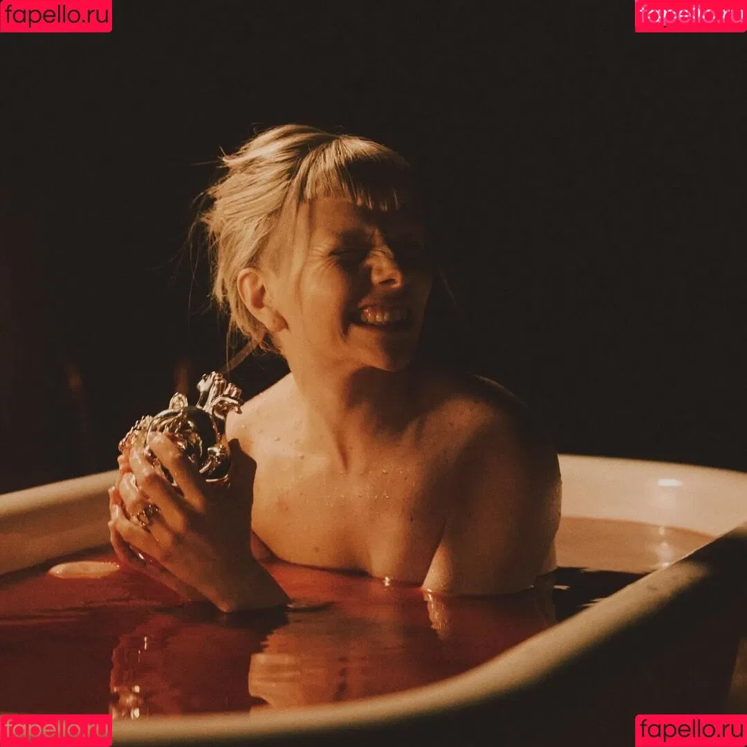 Aurora Aksnes / auroramusic / singer Onlyfans Photo Gallery 