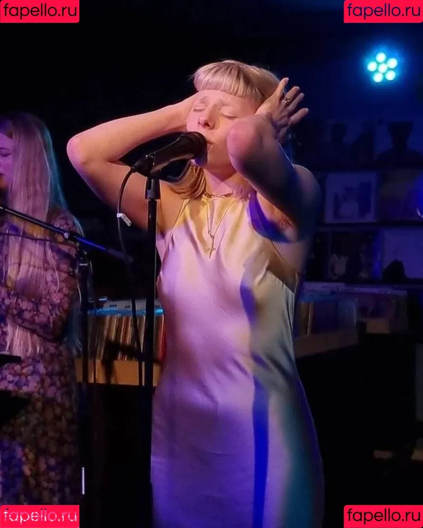 Aurora Aksnes / auroramusic / singer Onlyfans Photo Gallery 