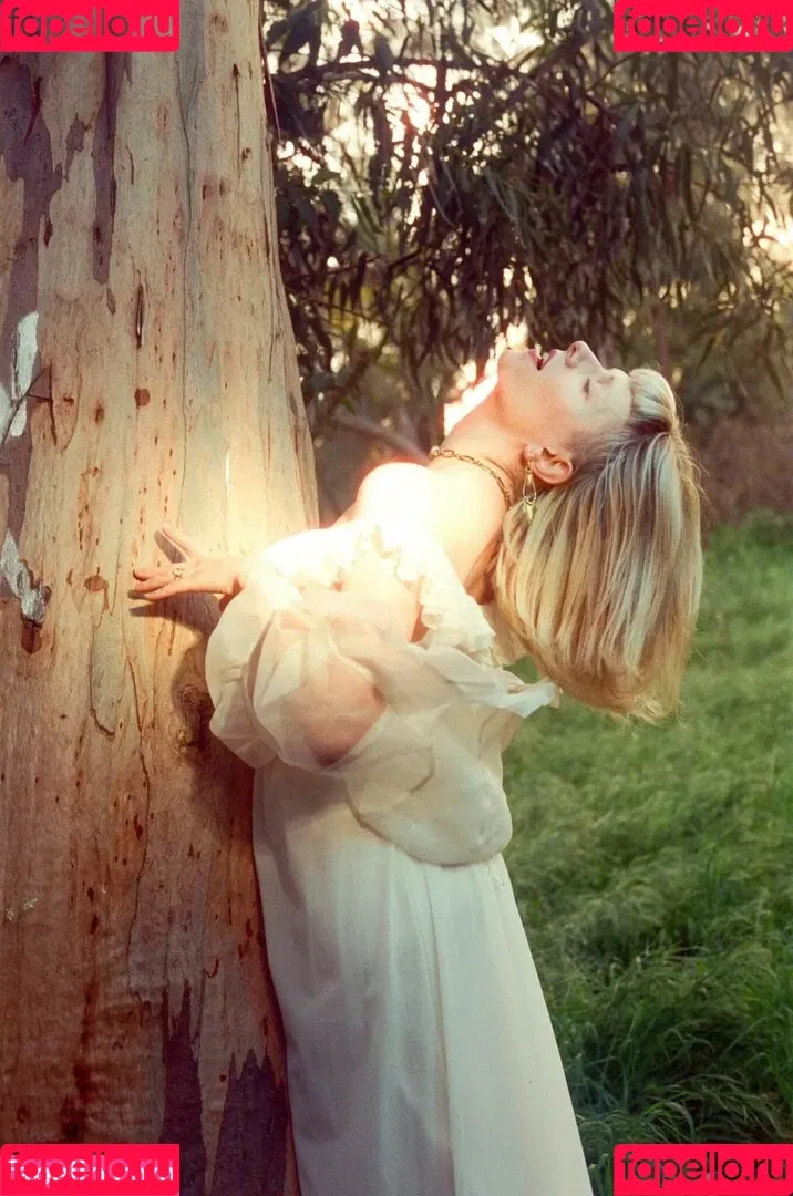 Aurora Aksnes / auroramusic / singer Onlyfans Photo Gallery 