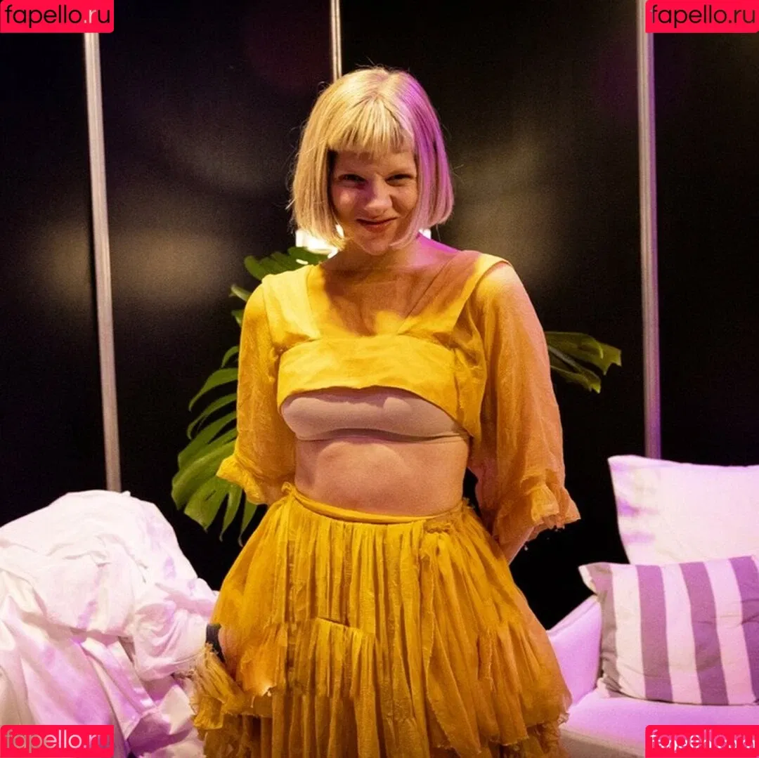 Aurora Aksnes / auroramusic / singer Onlyfans Photo Gallery 