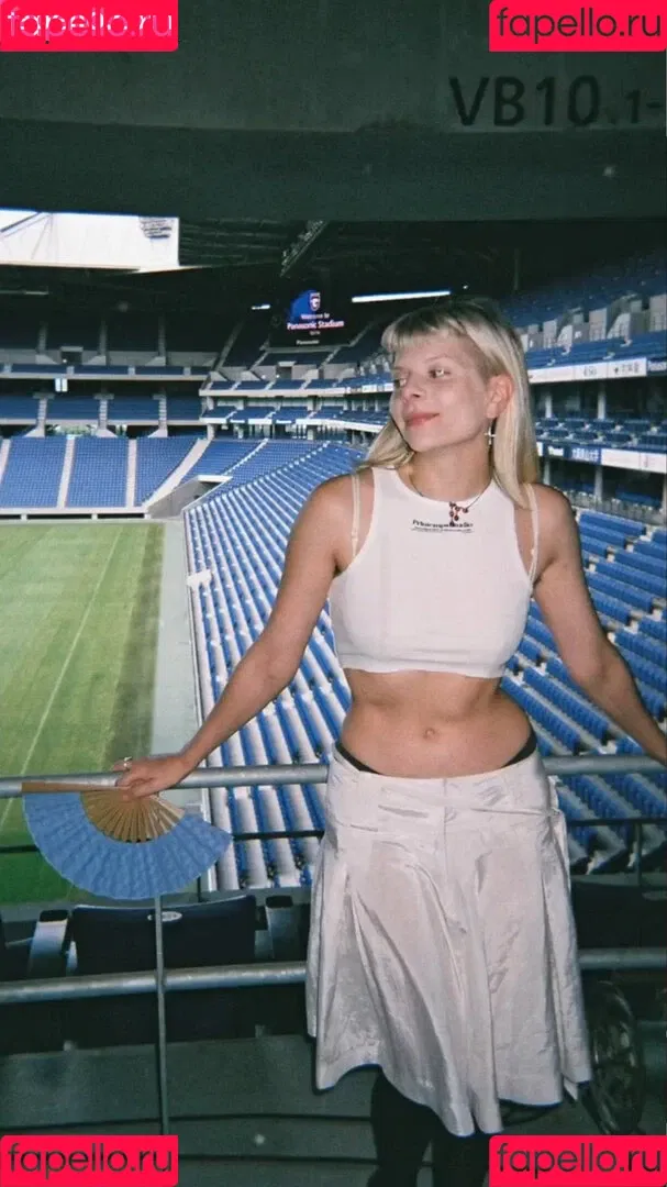 Aurora Aksnes / auroramusic / singer Onlyfans Photo Gallery 