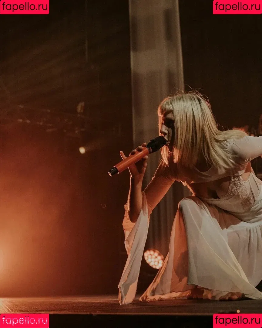 Aurora Aksnes / auroramusic / singer Onlyfans Photo Gallery 