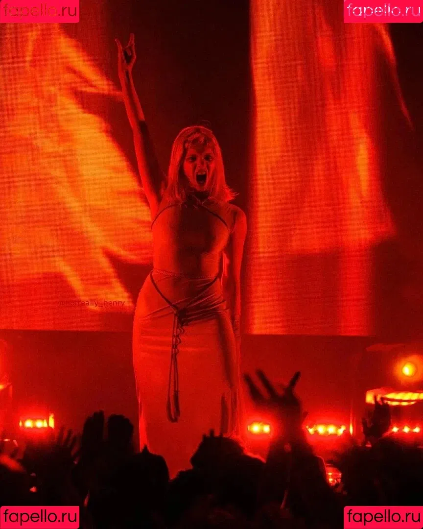 Aurora Aksnes / auroramusic / singer Onlyfans Photo Gallery 