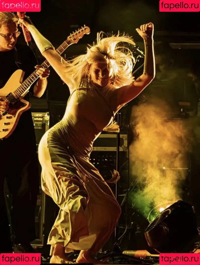 Aurora Aksnes / auroramusic / singer Onlyfans Photo Gallery 