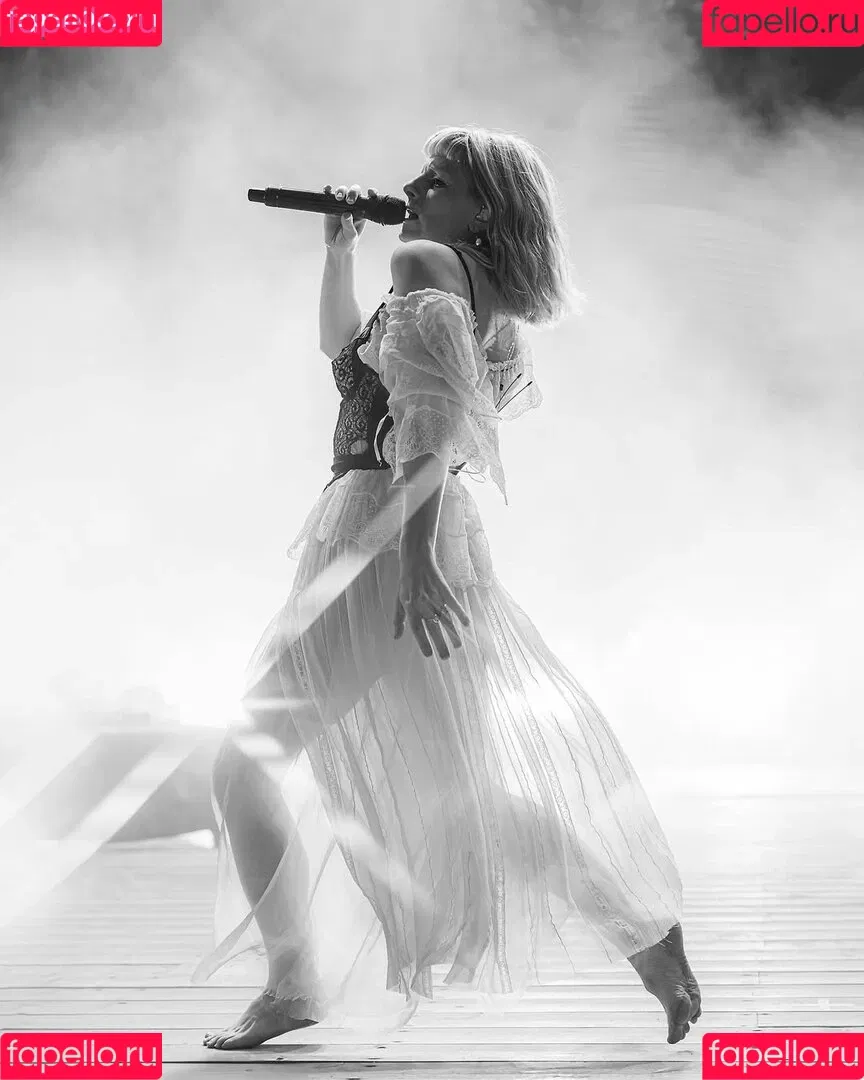 Aurora Aksnes / auroramusic / singer Onlyfans Photo Gallery 