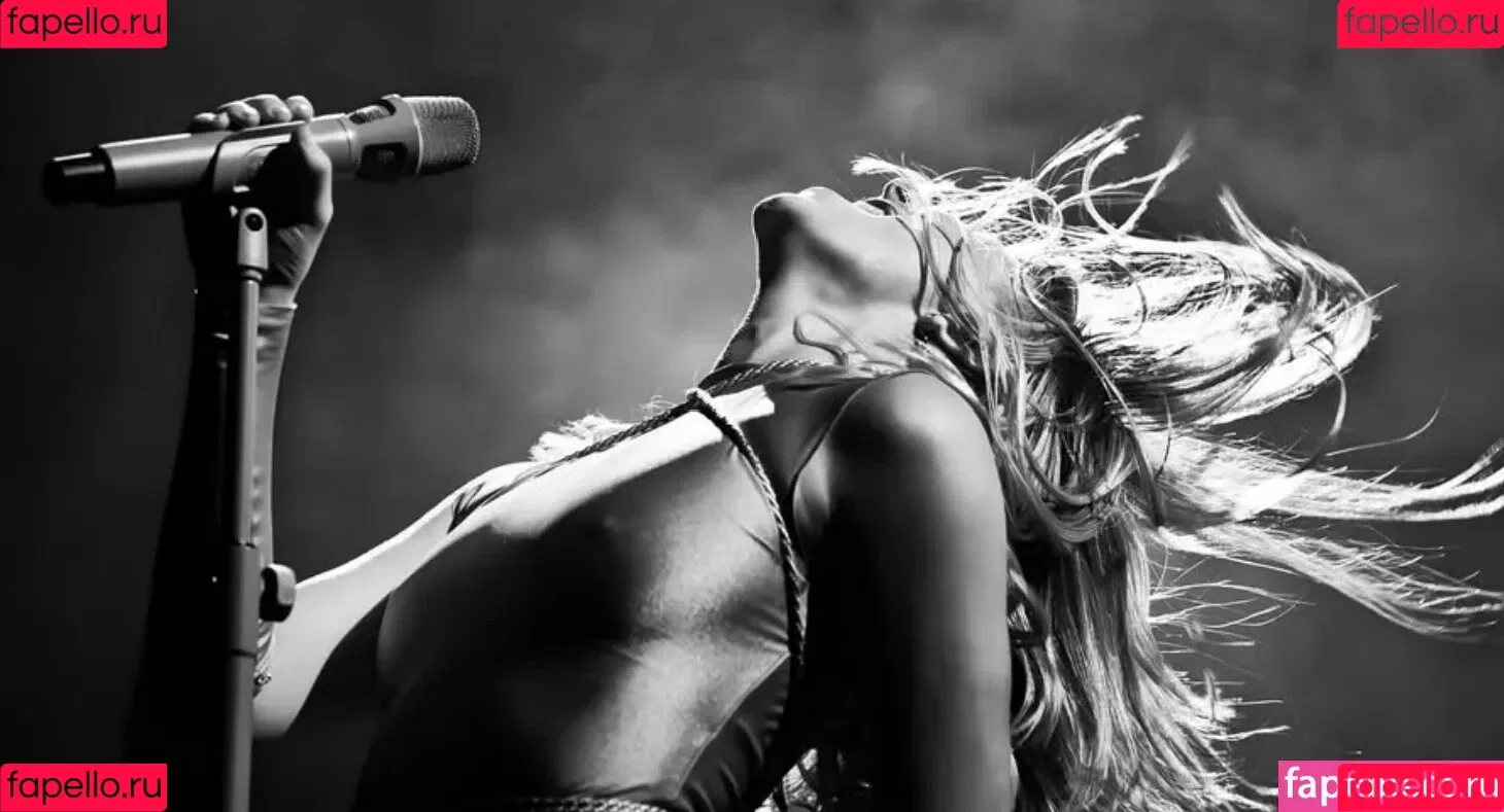 Aurora Aksnes / auroramusic / singer Onlyfans Photo Gallery 
