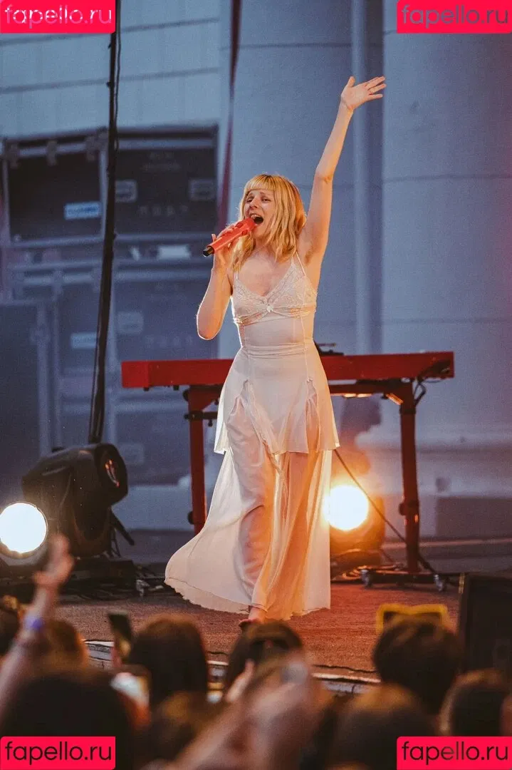 Aurora Aksnes / auroramusic / singer Onlyfans Photo Gallery 