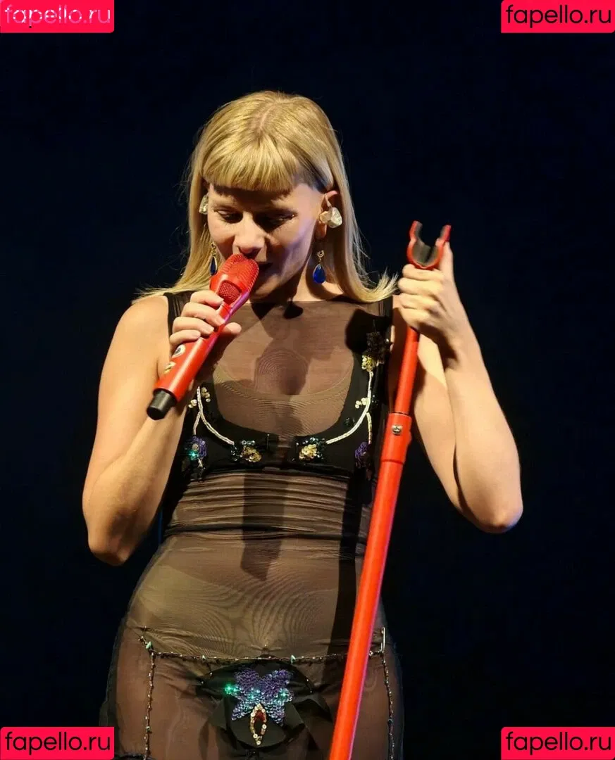 Aurora Aksnes / auroramusic / singer Onlyfans Photo Gallery 