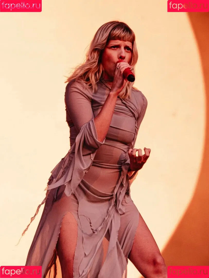 Aurora Aksnes / auroramusic / singer Onlyfans Photo Gallery 