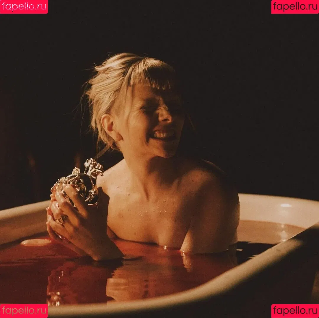 Aurora Aksnes / auroramusic / singer Onlyfans Photo Gallery 