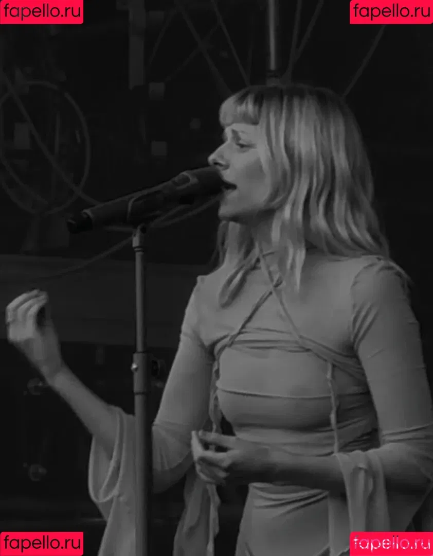 Aurora Aksnes / auroramusic / singer Onlyfans Photo Gallery 