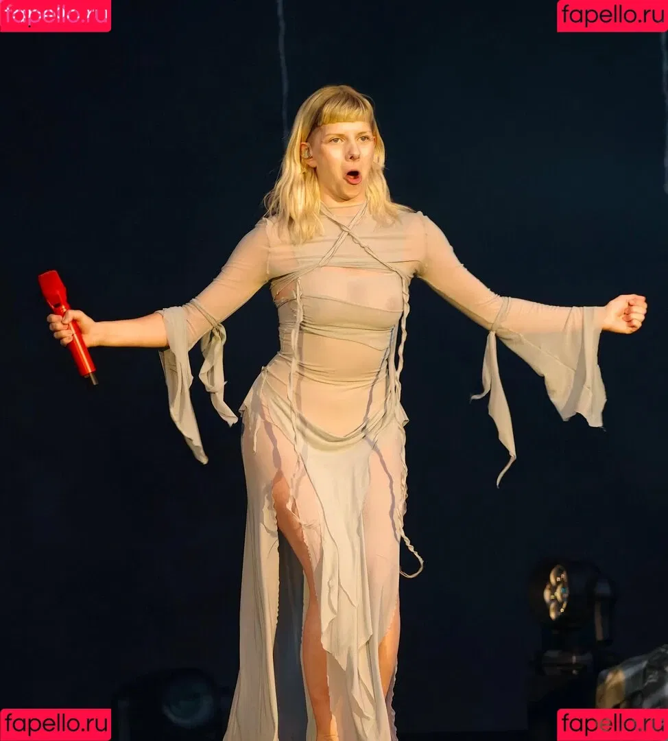 Aurora Aksnes / auroramusic / singer Onlyfans Photo Gallery 