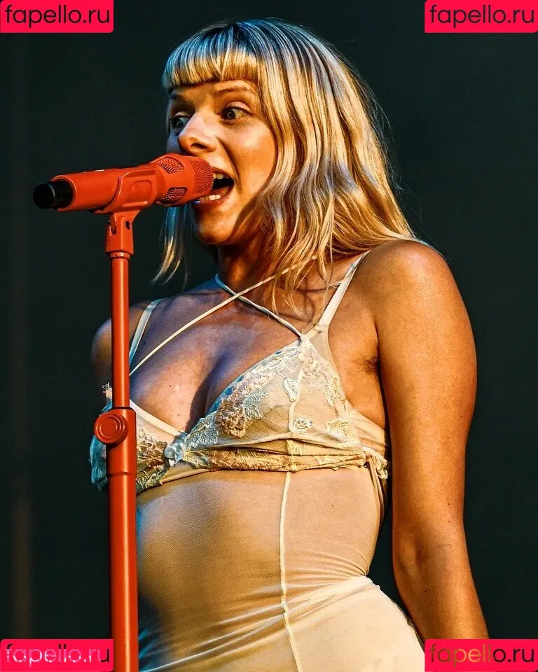 Aurora Aksnes / auroramusic / singer Onlyfans Photo Gallery 