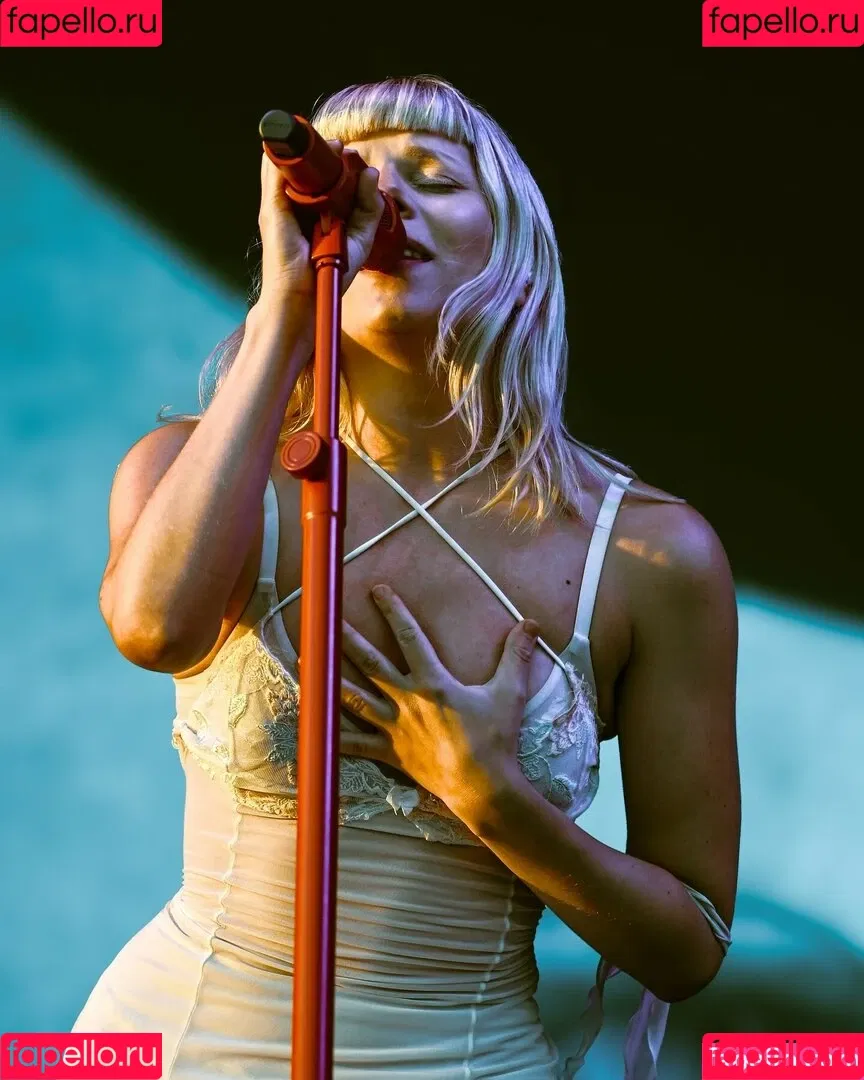 Aurora Aksnes / auroramusic / singer Onlyfans Photo Gallery 