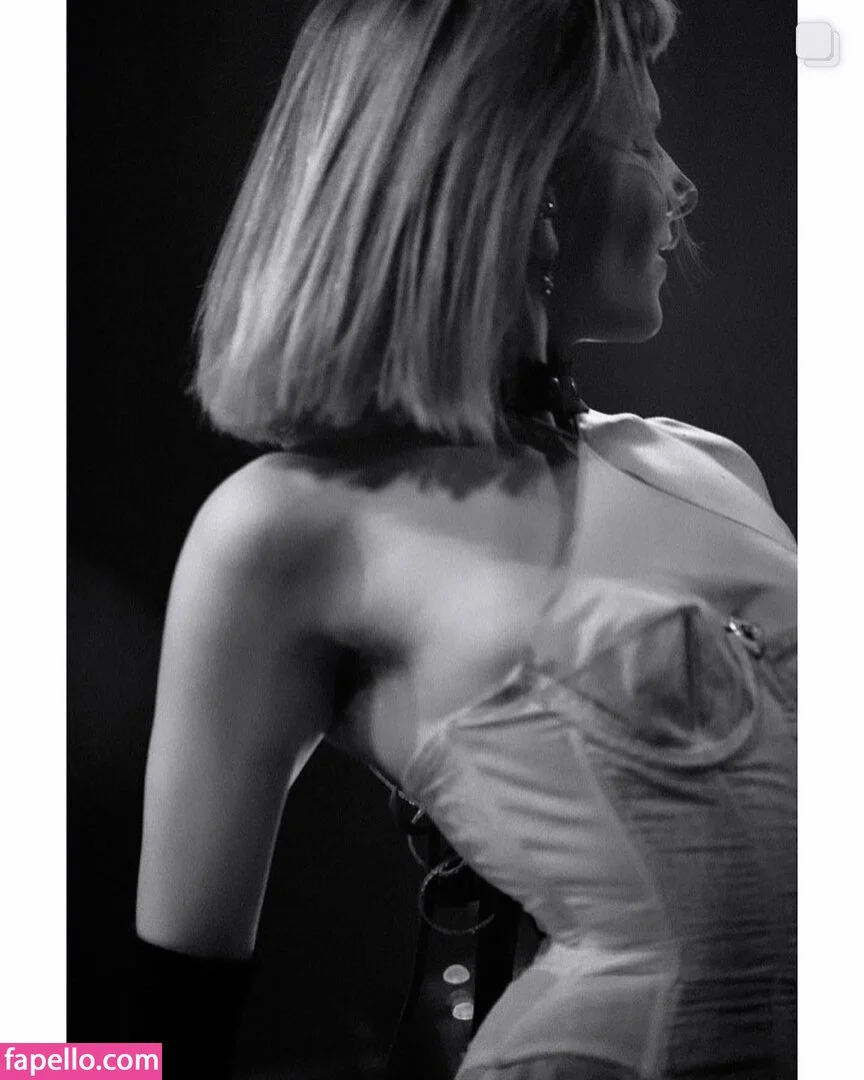 Aurora Aksnes / auroramusic / singer Onlyfans Photo Gallery 