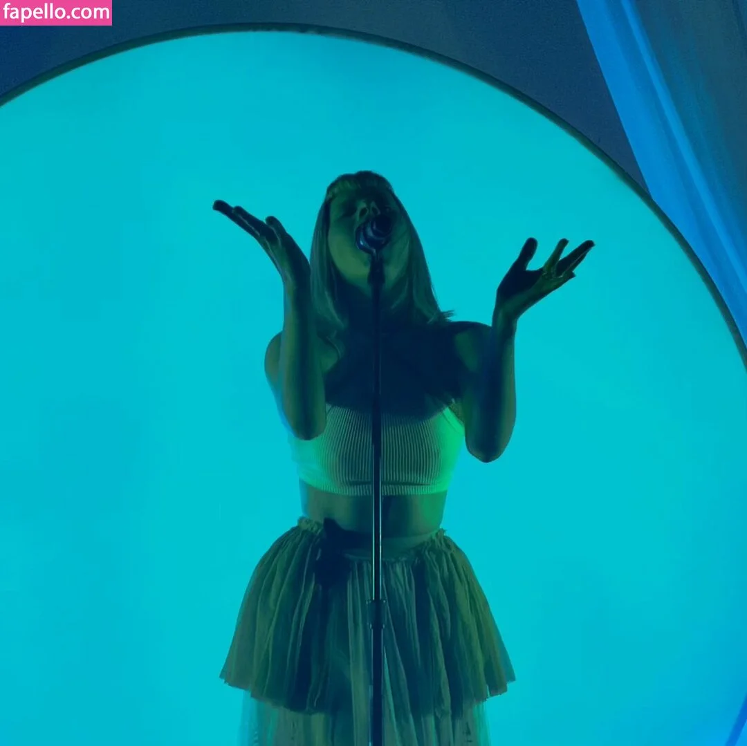 Aurora Aksnes / auroramusic / singer Onlyfans Photo Gallery 