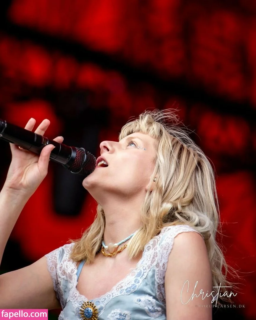 Aurora Aksnes / auroramusic / singer Onlyfans Photo Gallery 