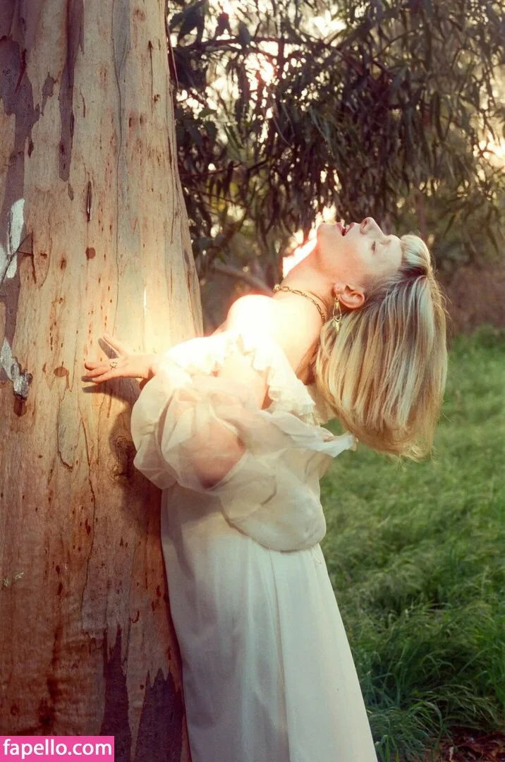 Aurora Aksnes / auroramusic / singer Onlyfans Photo Gallery 