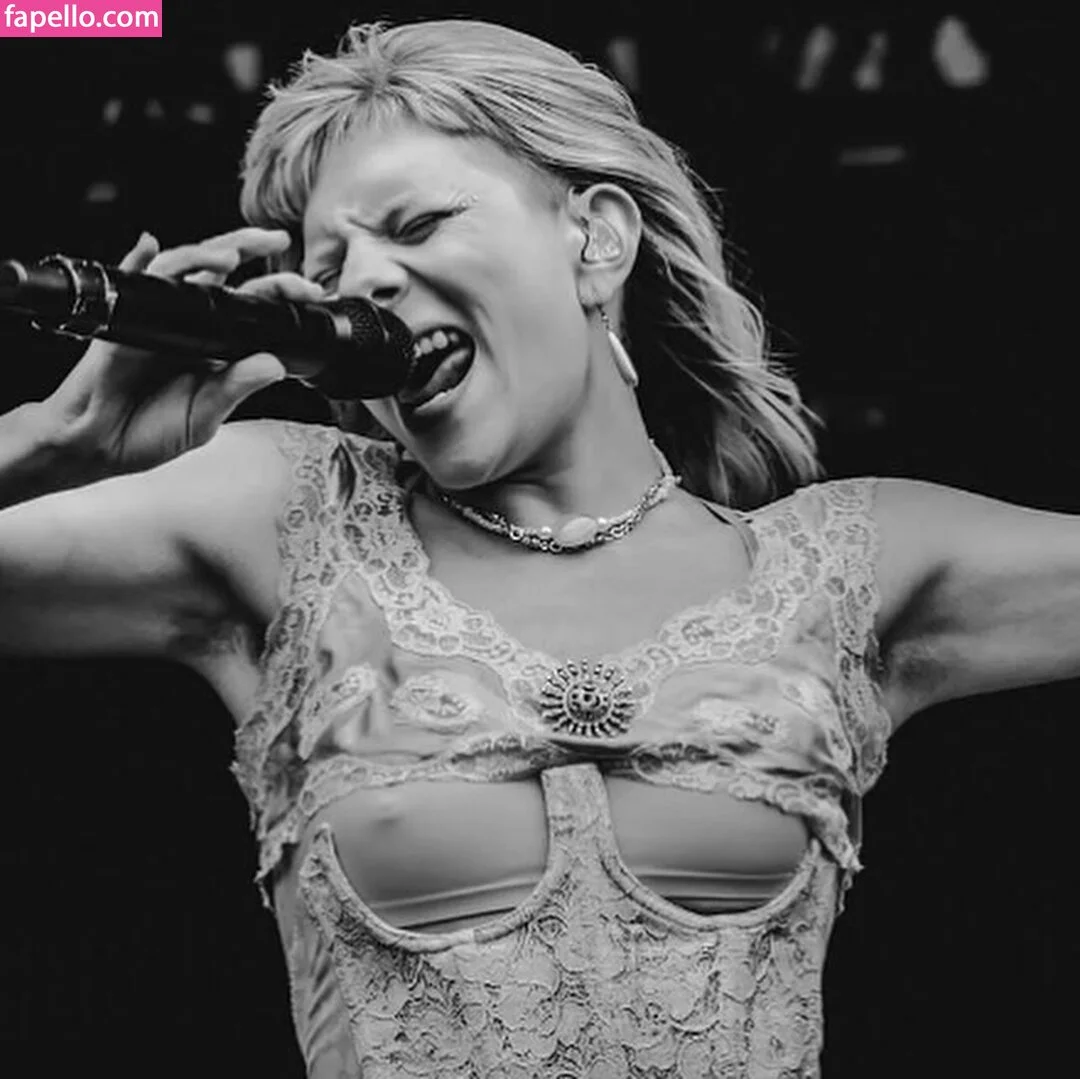 Aurora Aksnes / auroramusic / singer Onlyfans Photo Gallery 