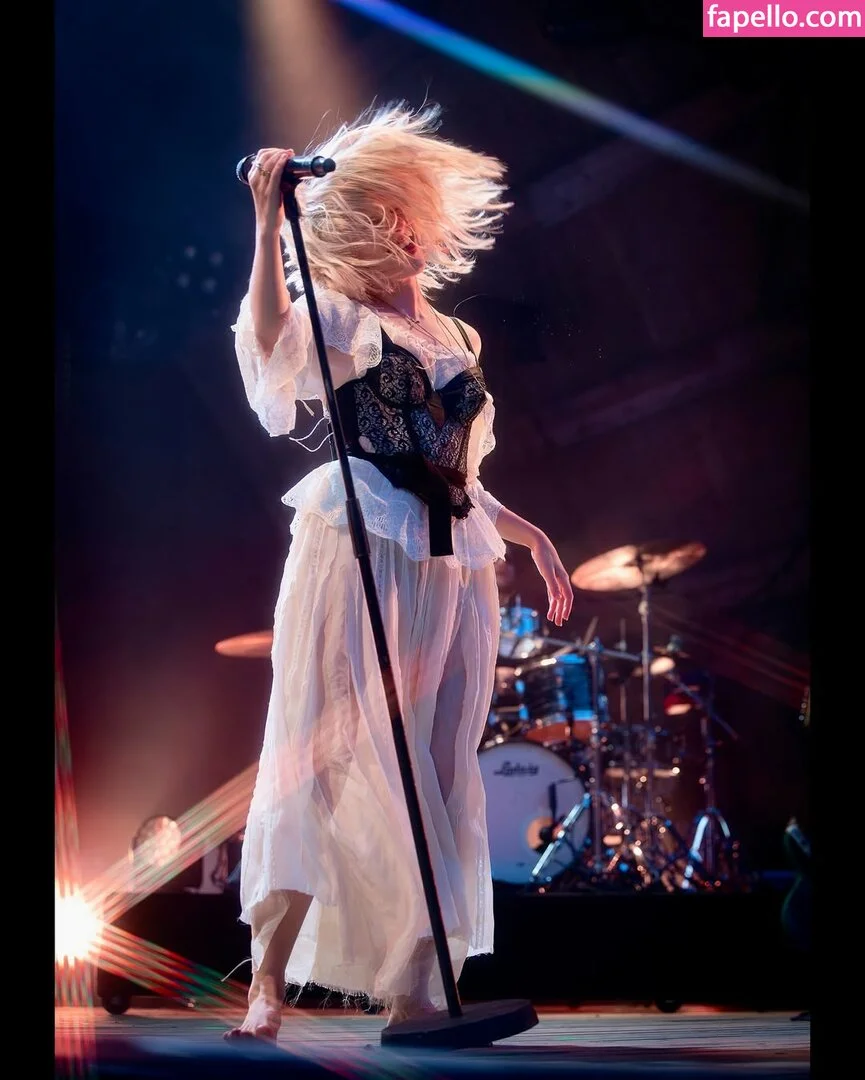 Aurora Aksnes / auroramusic / singer Onlyfans Photo Gallery 