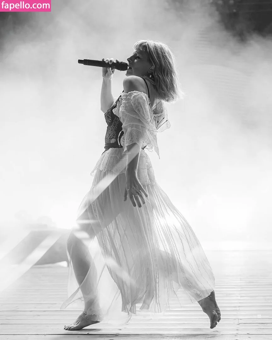 Aurora Aksnes / auroramusic / singer Onlyfans Photo Gallery 