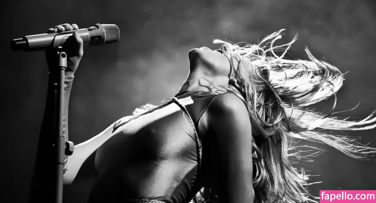 Aurora Aksnes / auroramusic / singer Onlyfans Photo Gallery 