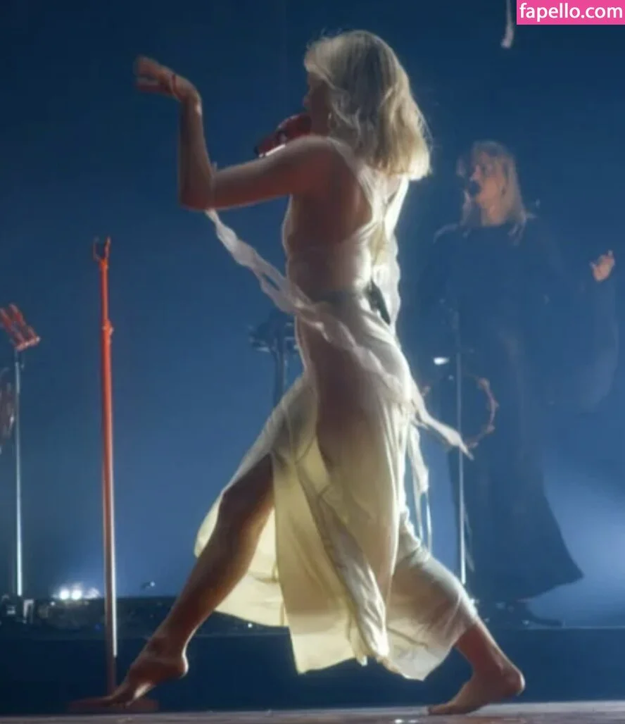 Aurora Aksnes / auroramusic / singer Onlyfans Photo Gallery 