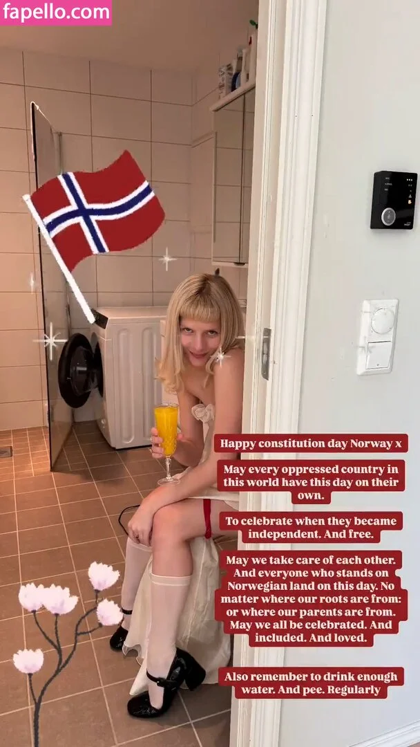 Aurora Aksnes / auroramusic / singer Onlyfans Photo Gallery 