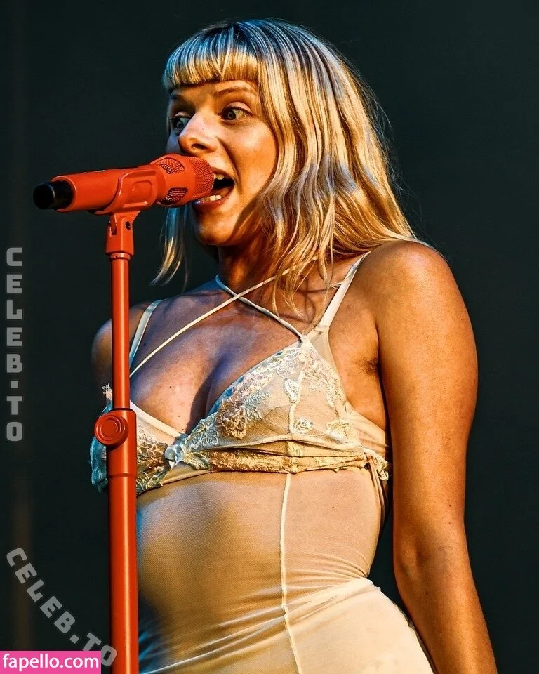 Aurora Aksnes / auroramusic / singer Onlyfans Photo Gallery 