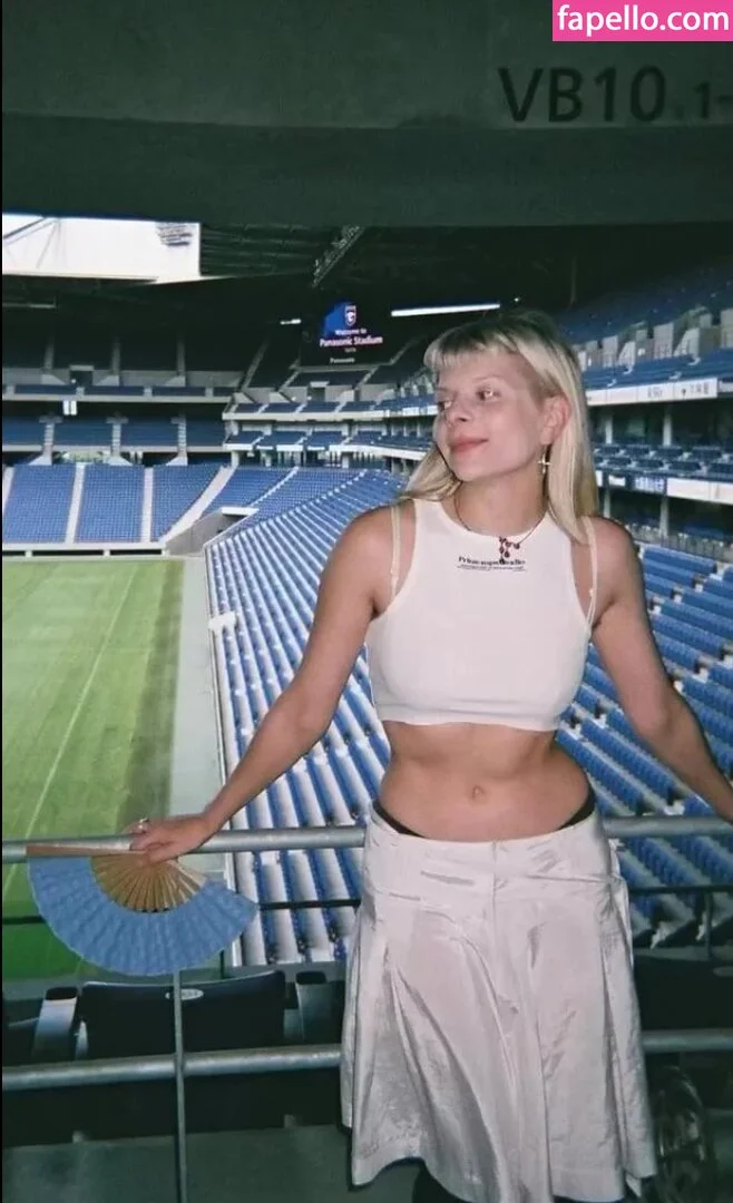 Aurora Aksnes / auroramusic / singer Onlyfans Photo Gallery 