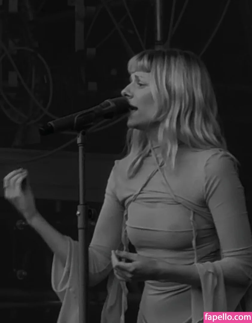 Aurora Aksnes / auroramusic / singer Onlyfans Photo Gallery 