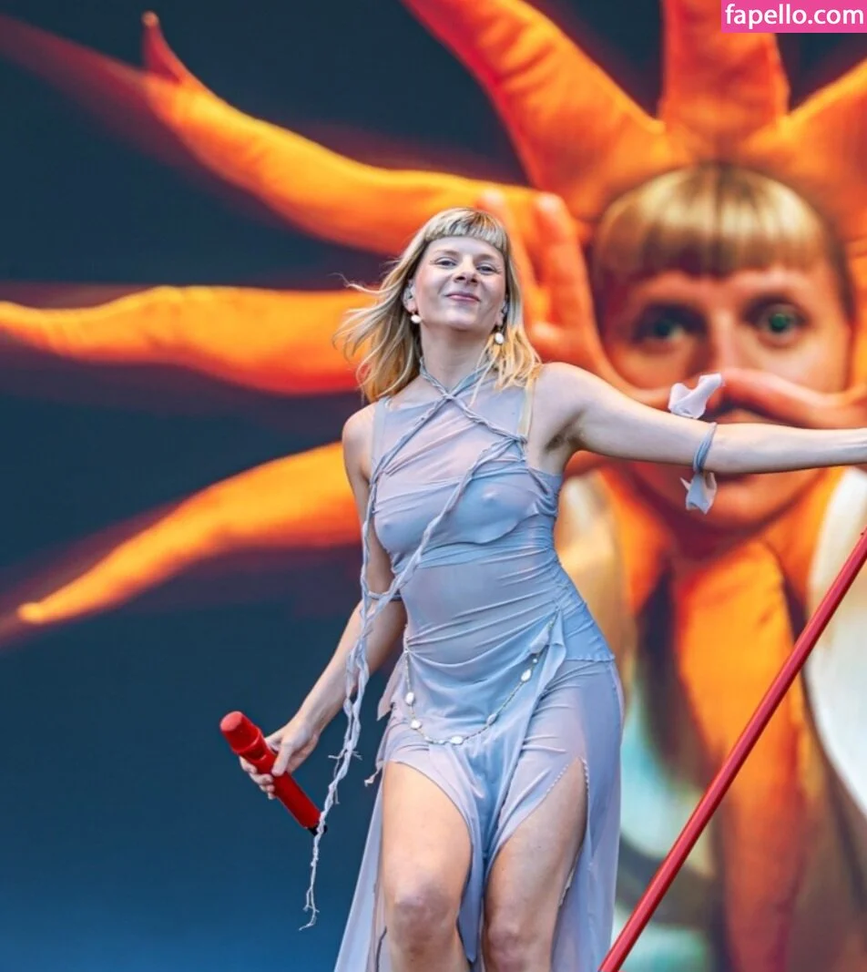 Aurora Aksnes / auroramusic / singer Onlyfans Photo Gallery 