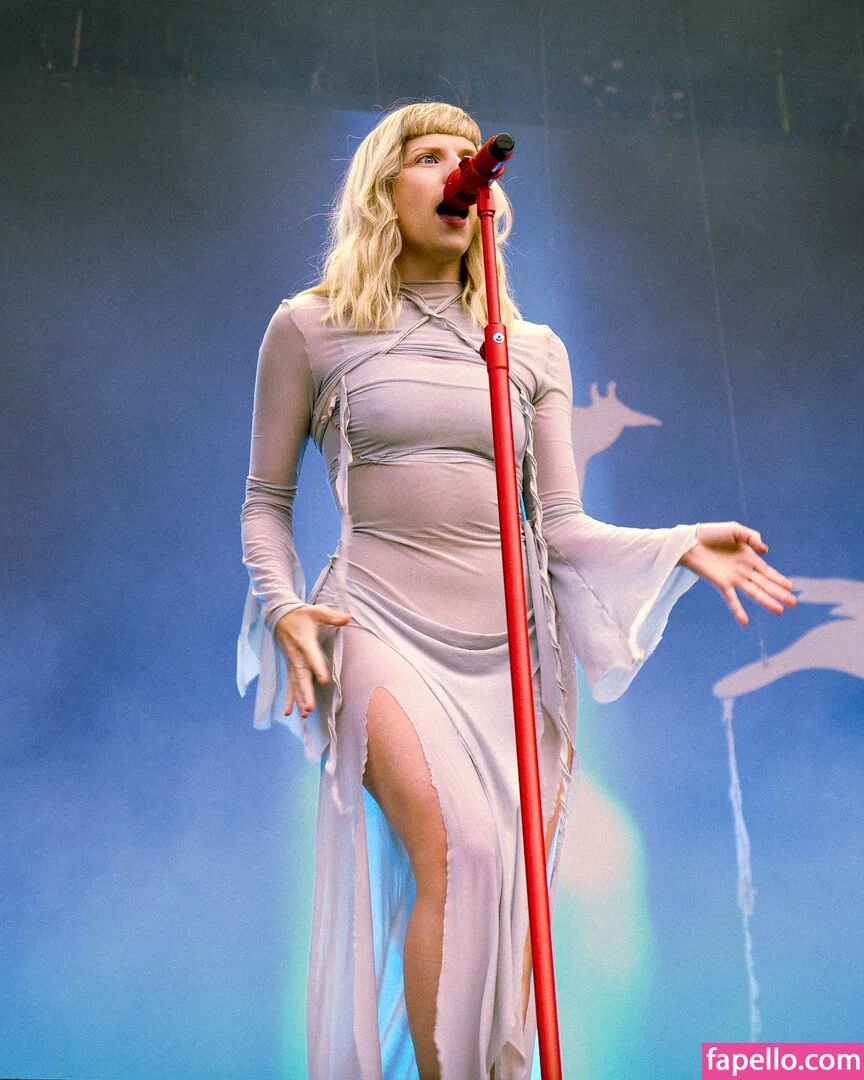 Aurora Aksnes / auroramusic / singer Onlyfans Photo Gallery 