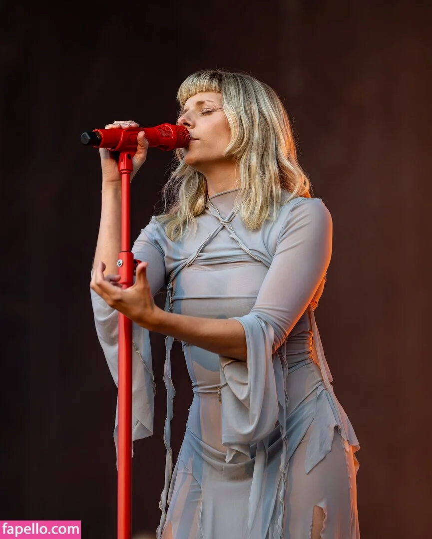 Aurora Aksnes / auroramusic / singer Onlyfans Photo Gallery 