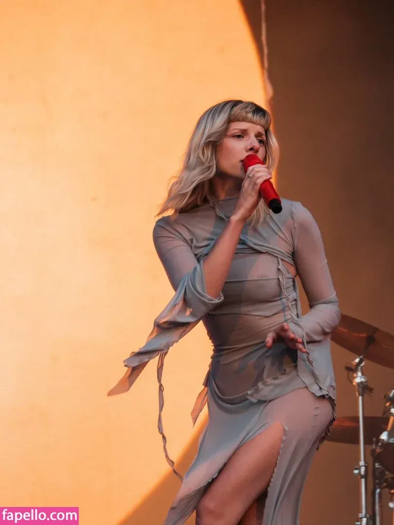 Aurora Aksnes / auroramusic / singer Onlyfans Photo Gallery 