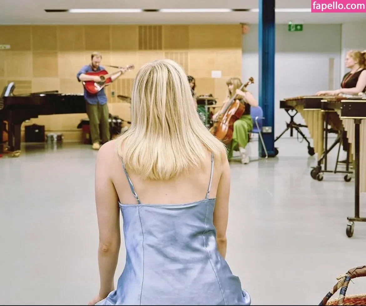 Aurora Aksnes / auroramusic / singer Onlyfans Photo Gallery 